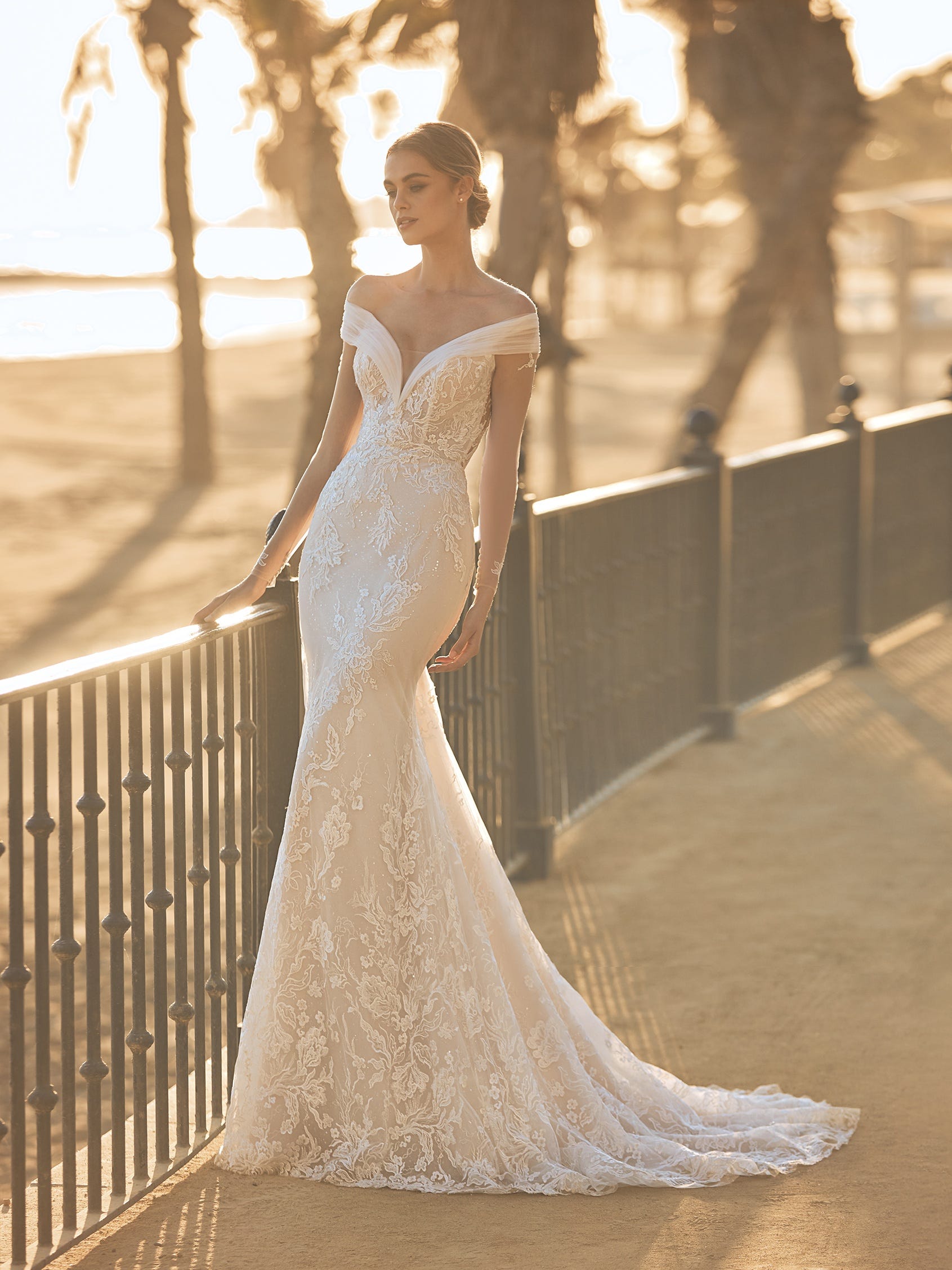 ALTAIR | Mermaid wedding dress with sweetheart neckline | Pronovias