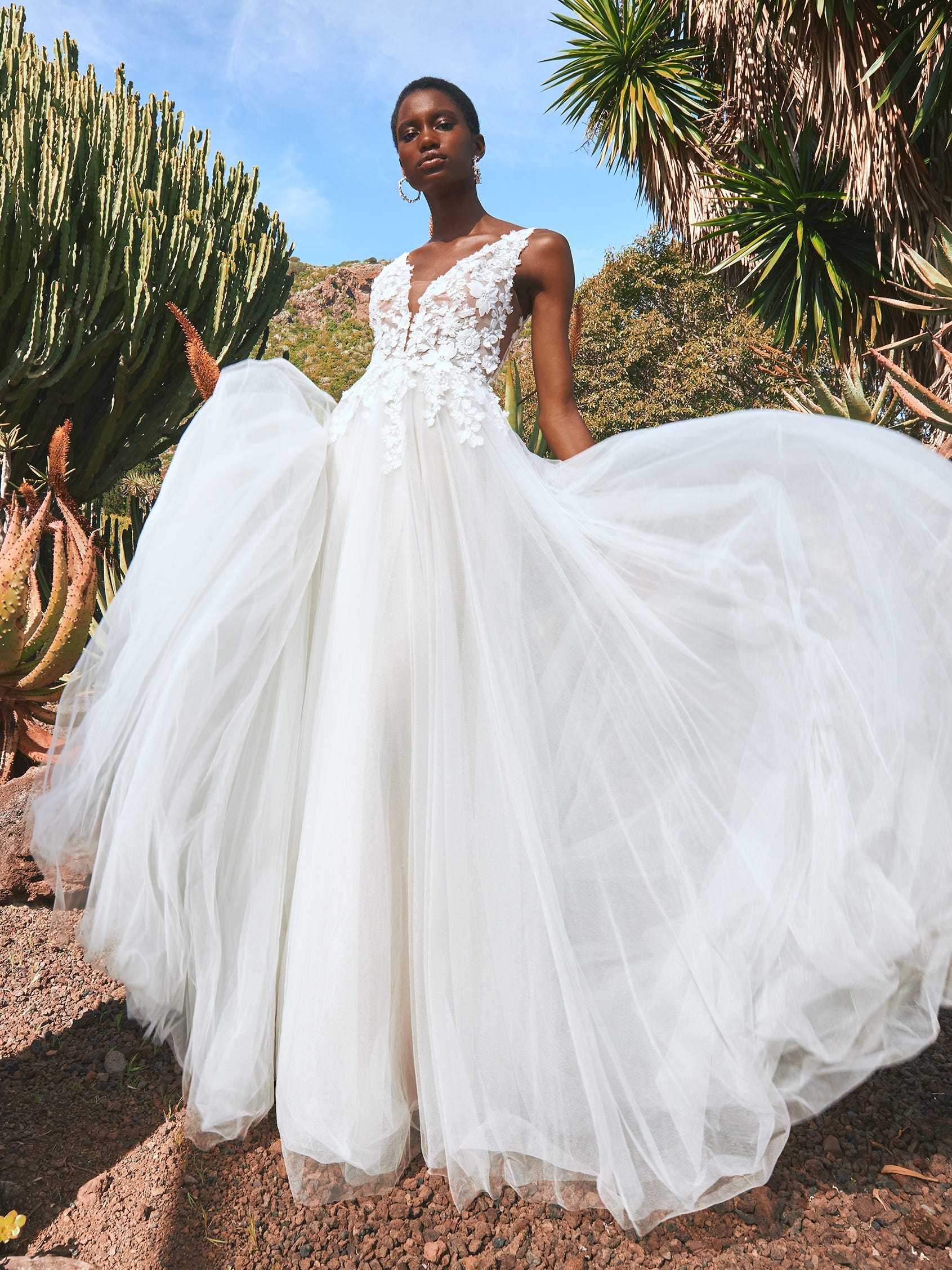 ARENAL, Flared wedding dress with V-neck