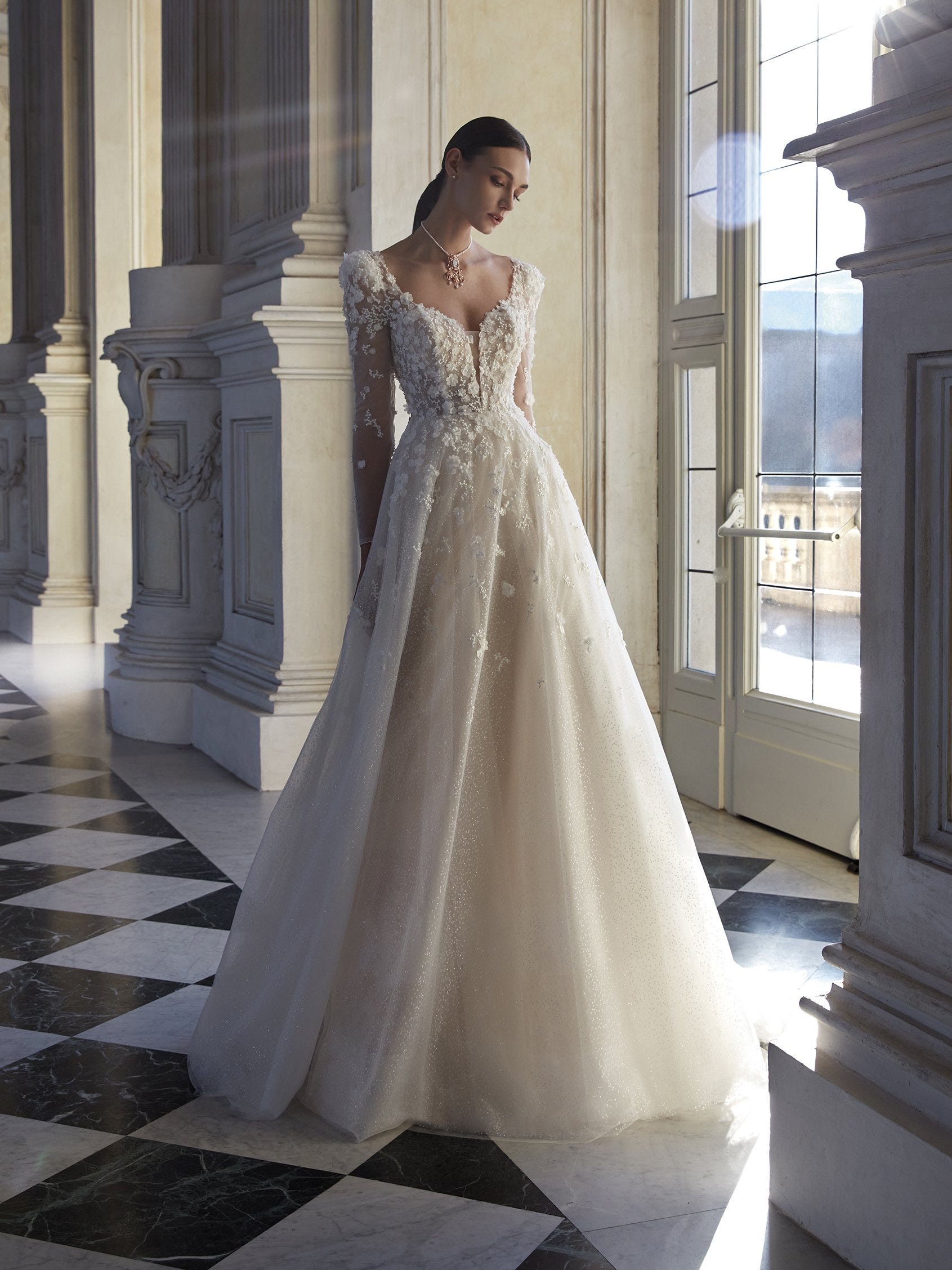 BREA | A-line wedding dress, sweetheart neckline | Pronovias Privée