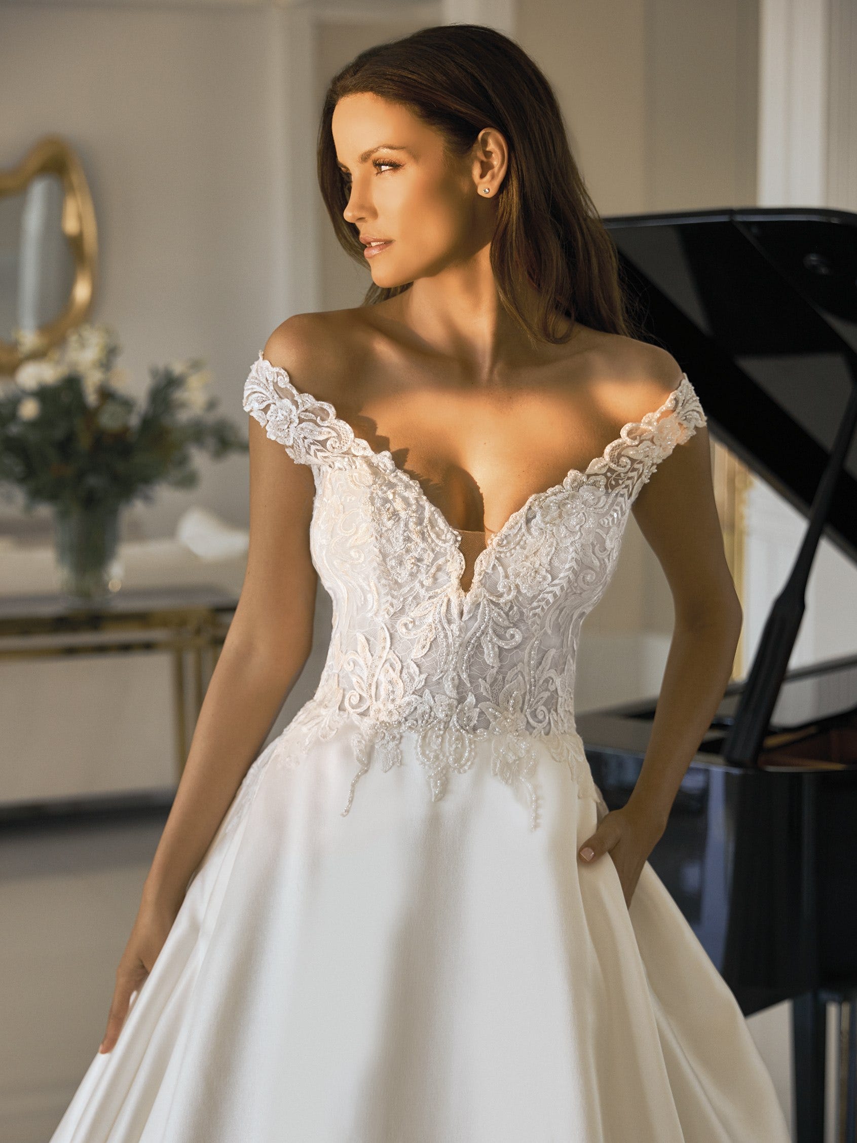 CHARLESTON Robe de mari e princesse avec d collet en V Pronovias