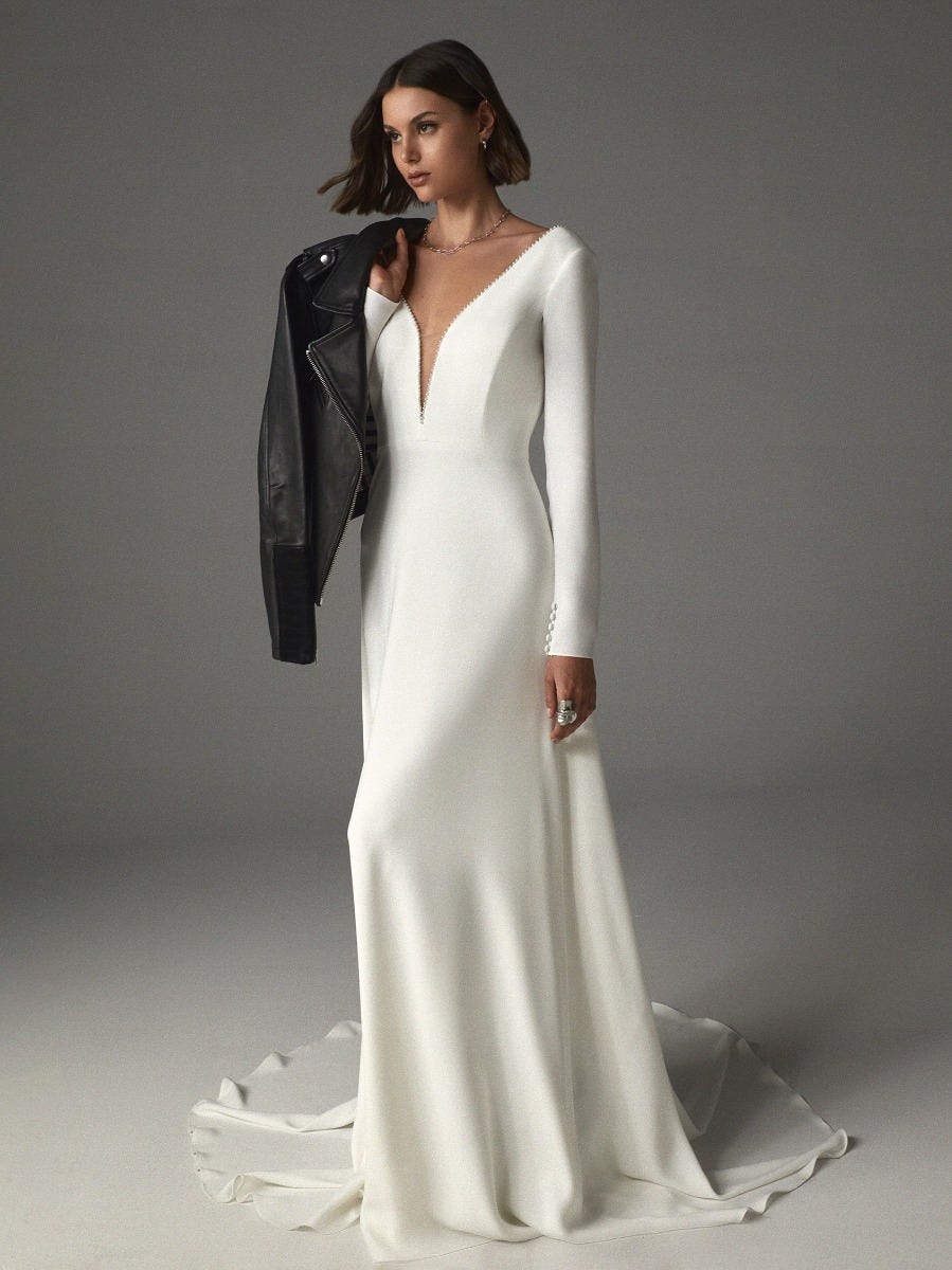 KEA | A-line wedding dress with a V-neckline | Pronovias