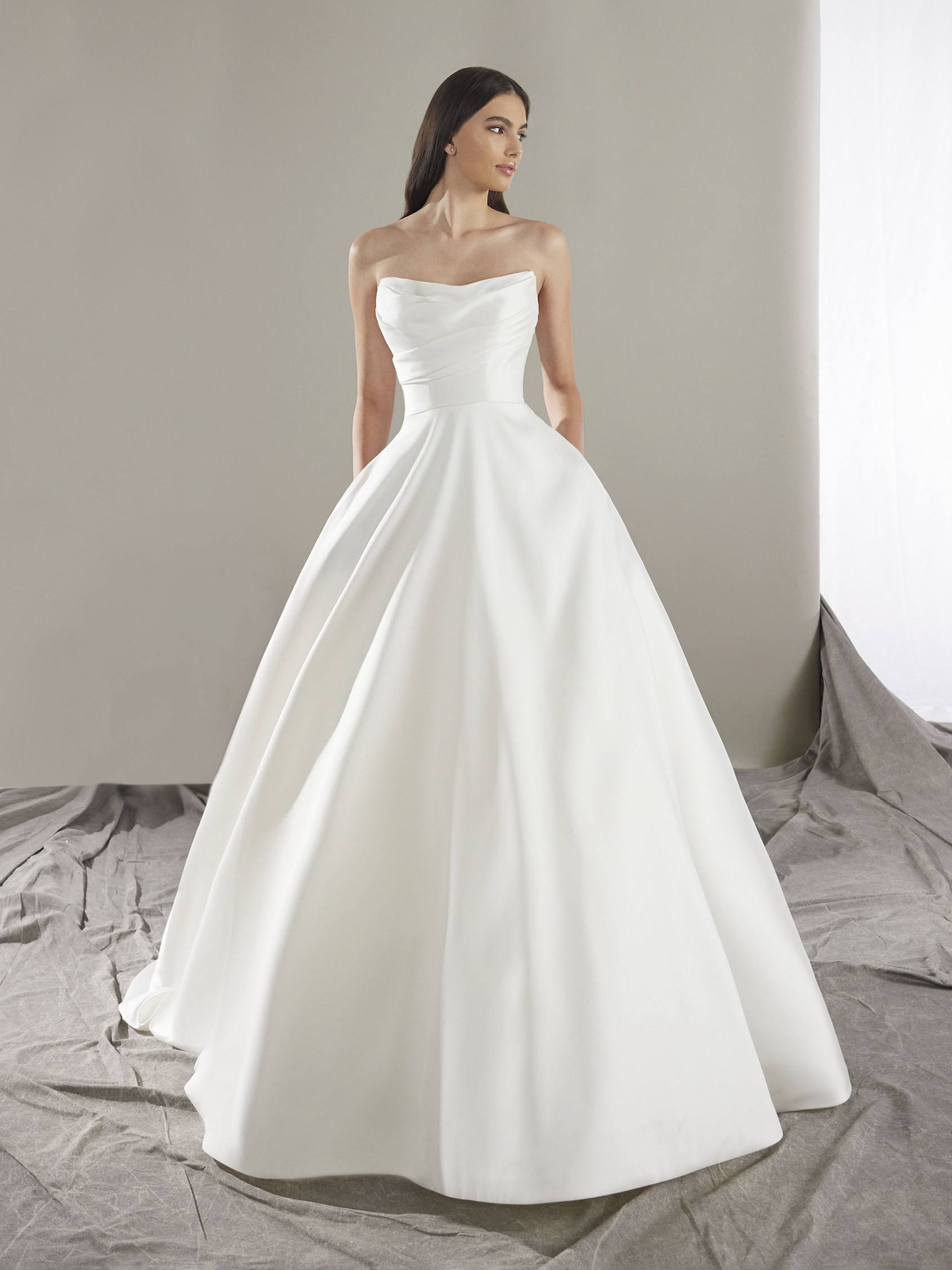 KEONI | Strapless princess wedding dress | Pronovias