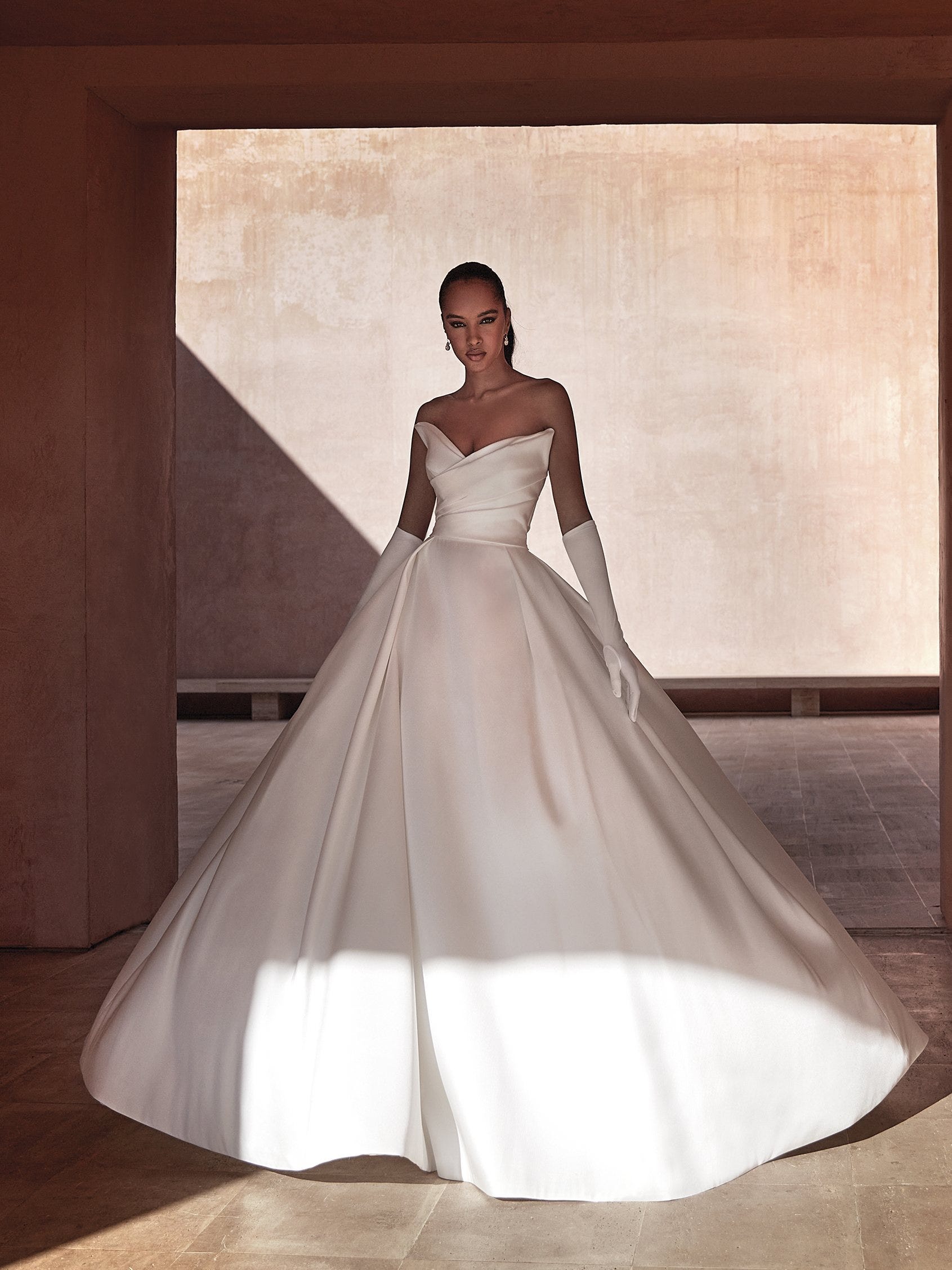 Strapless Satin Wedding Dresses with Pockets Sleeveless Plus Size Wedding  Gowns