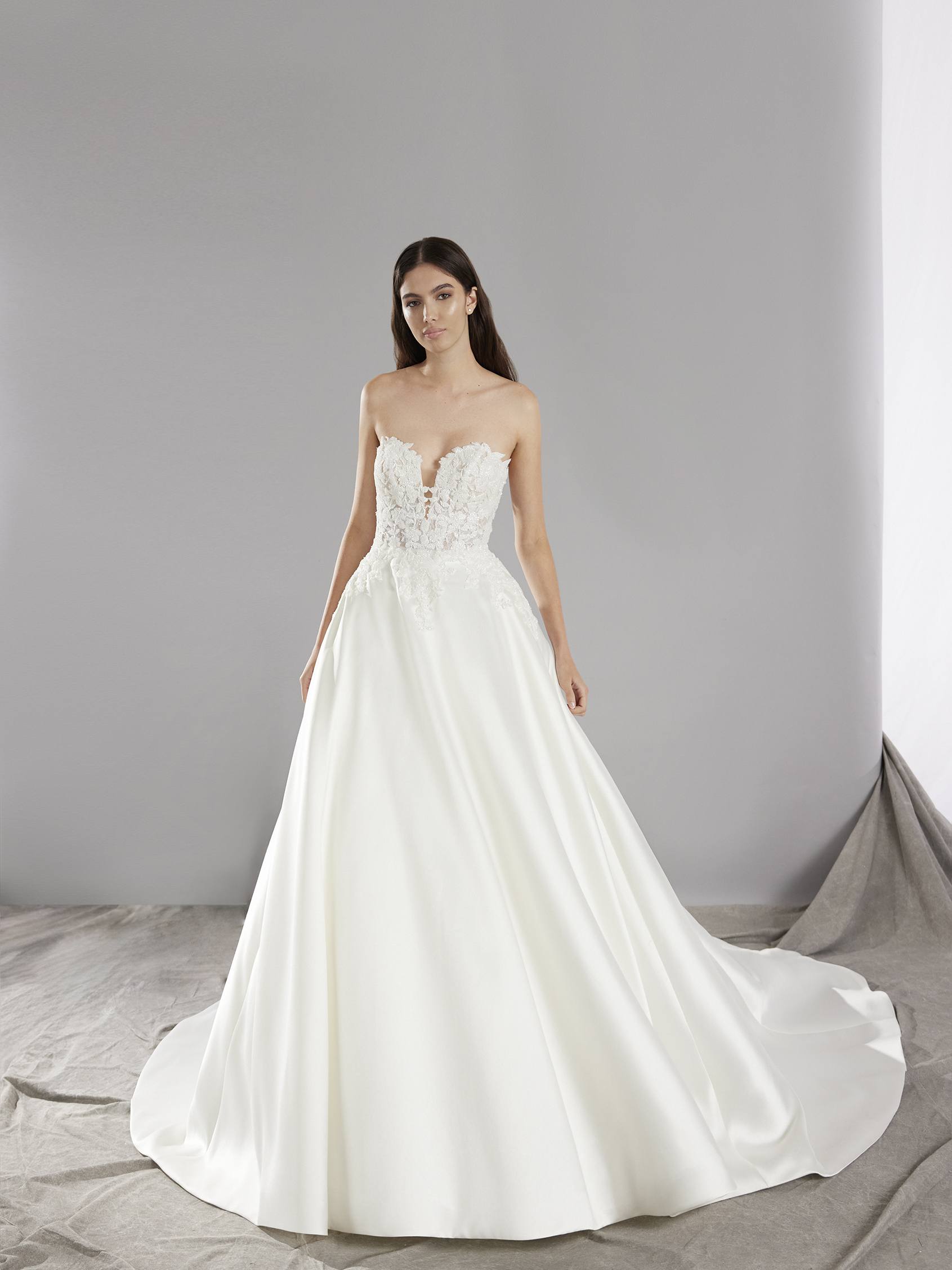 ONCE Princess wedding dress Pronovias