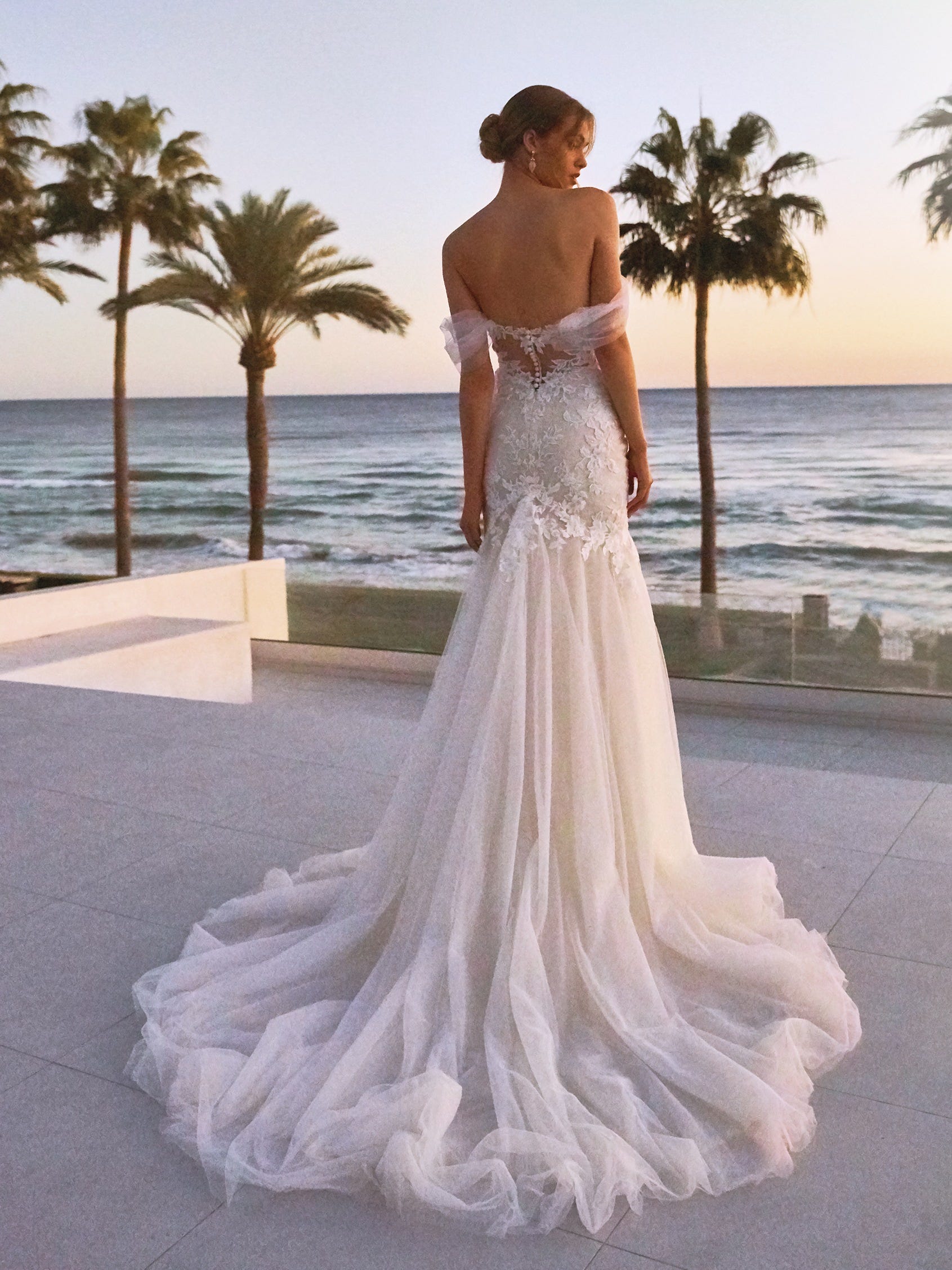 Beautiful backless hotsell wedding dresses