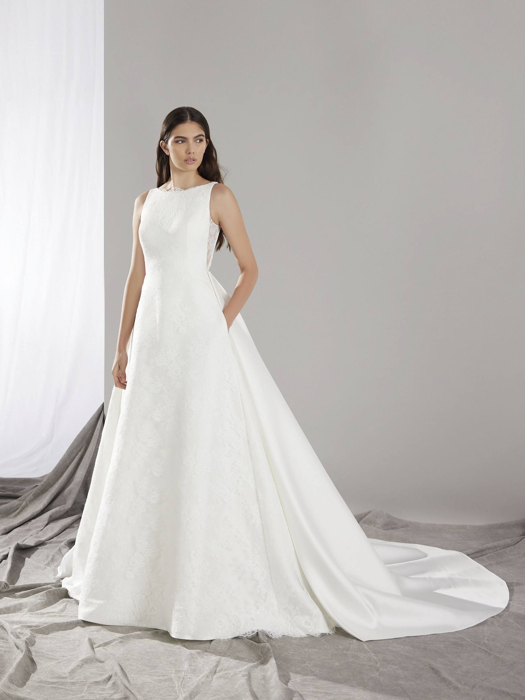 Robe de mariée forme trapèze sale