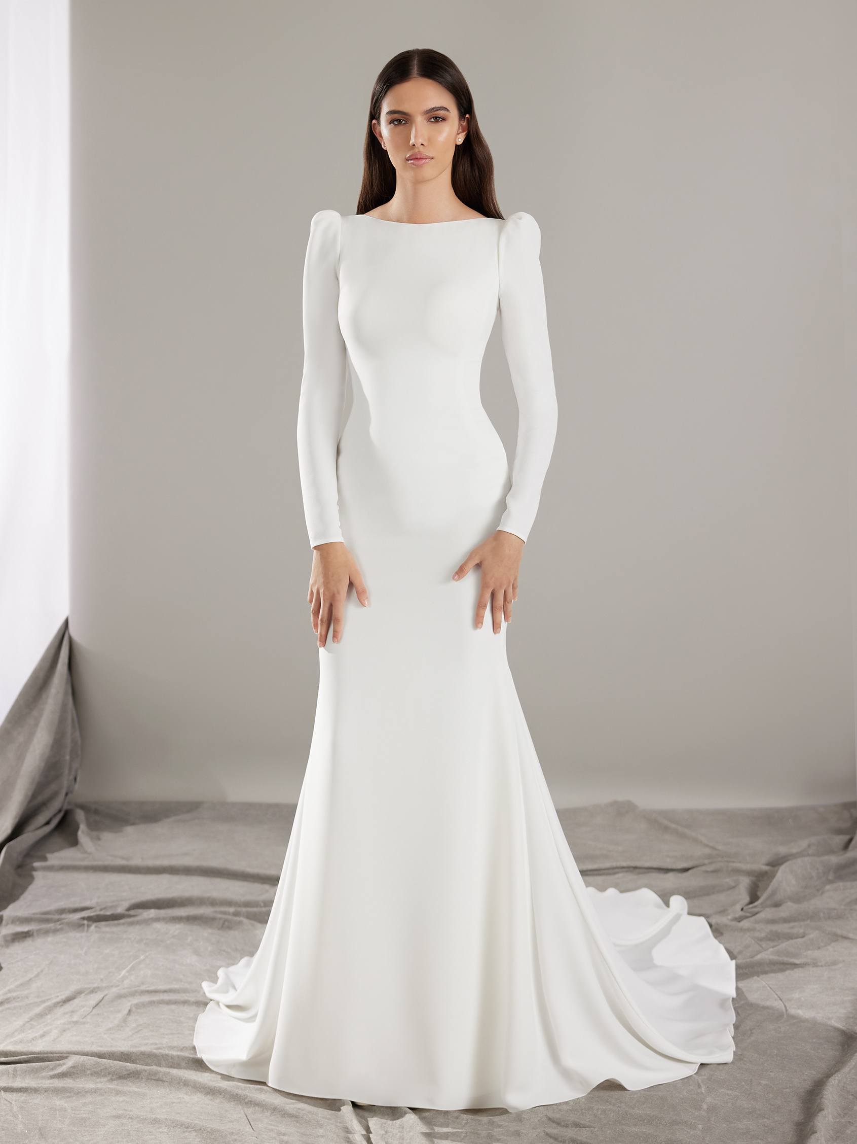 SOULEYE | Mermaid wedding dress with a boat neckline | Pronovias