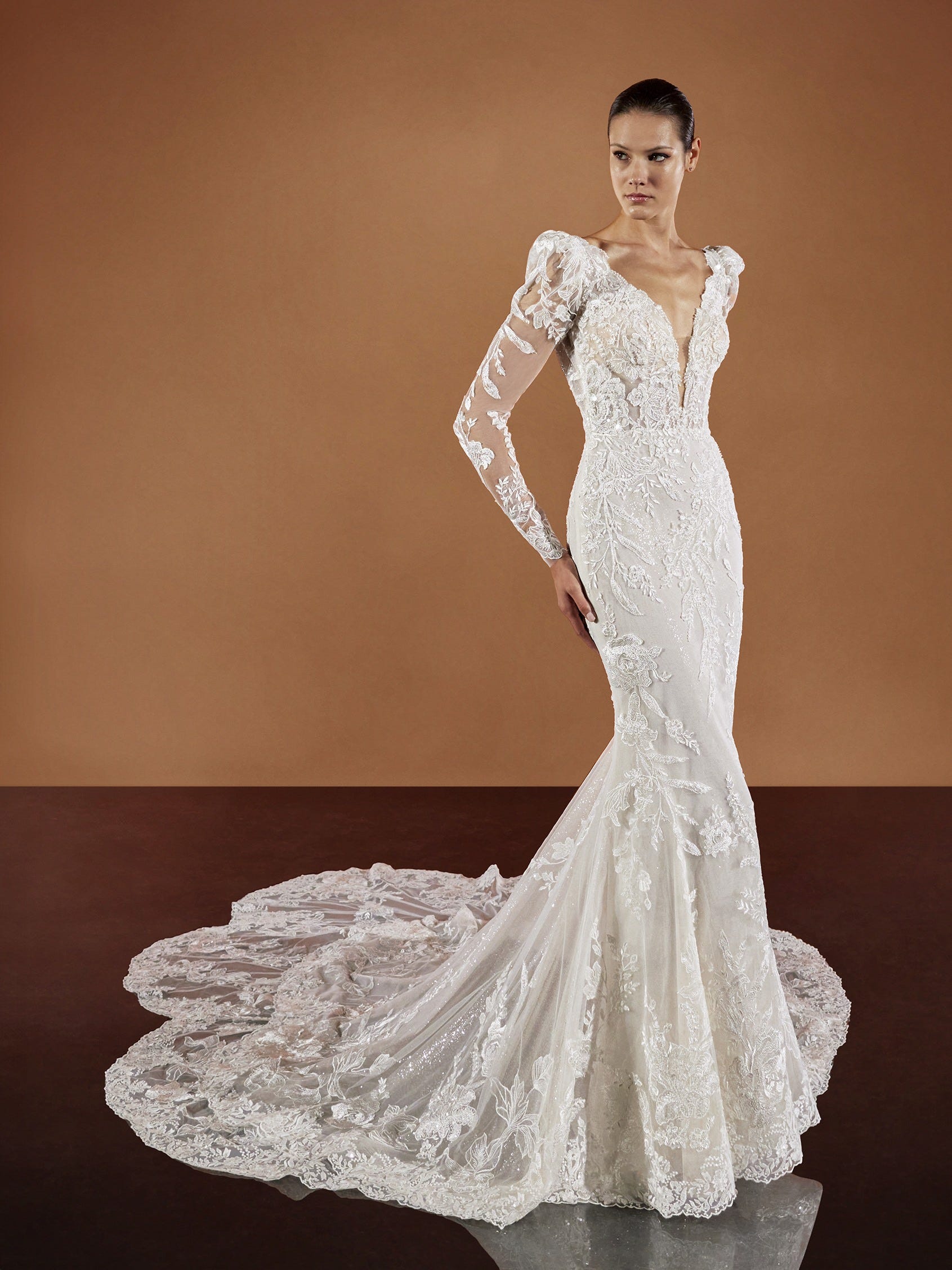 VIPA Mermaid wedding dress with a V neckline Pronovias