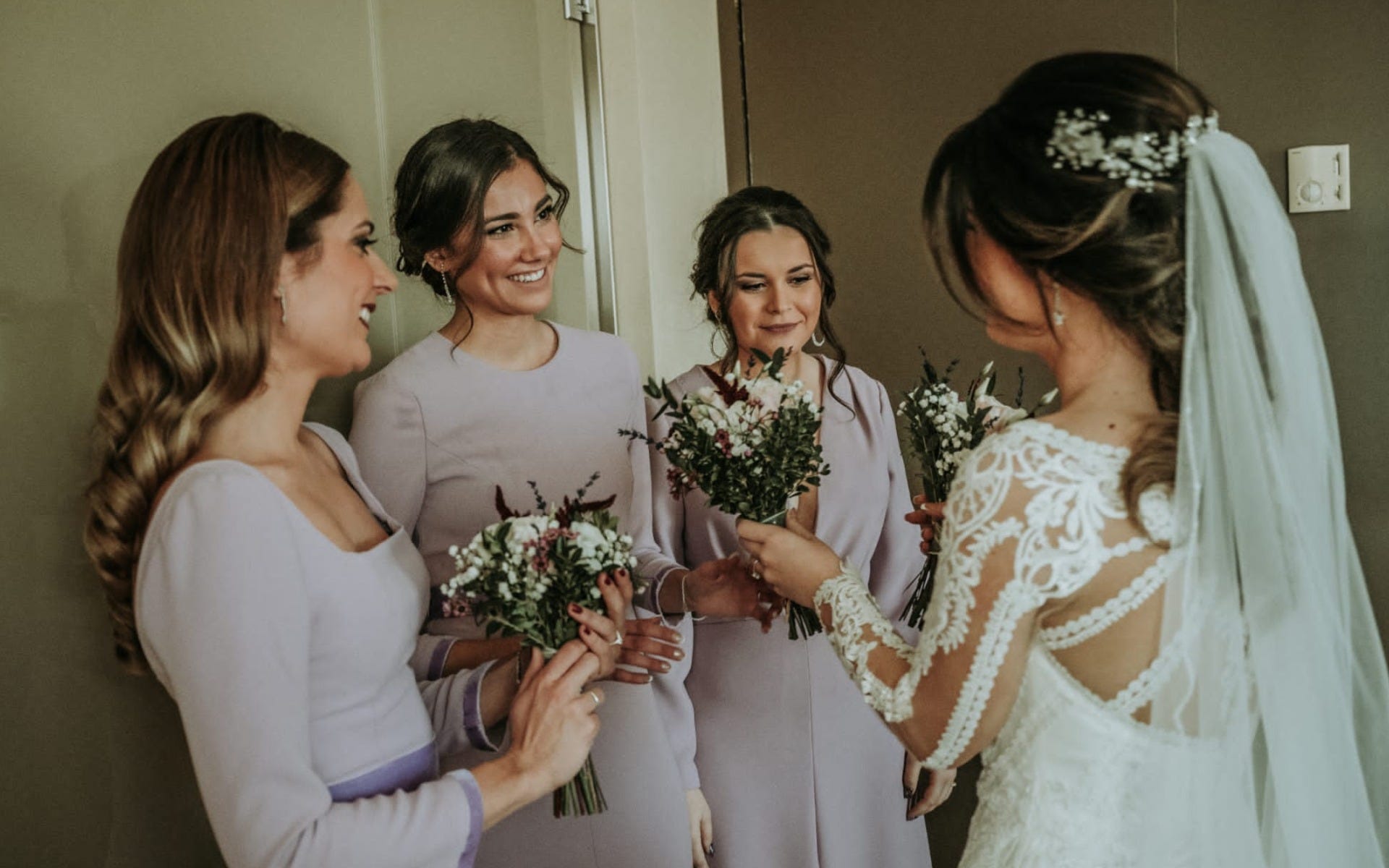 Funciones de las damas de honor de una boda