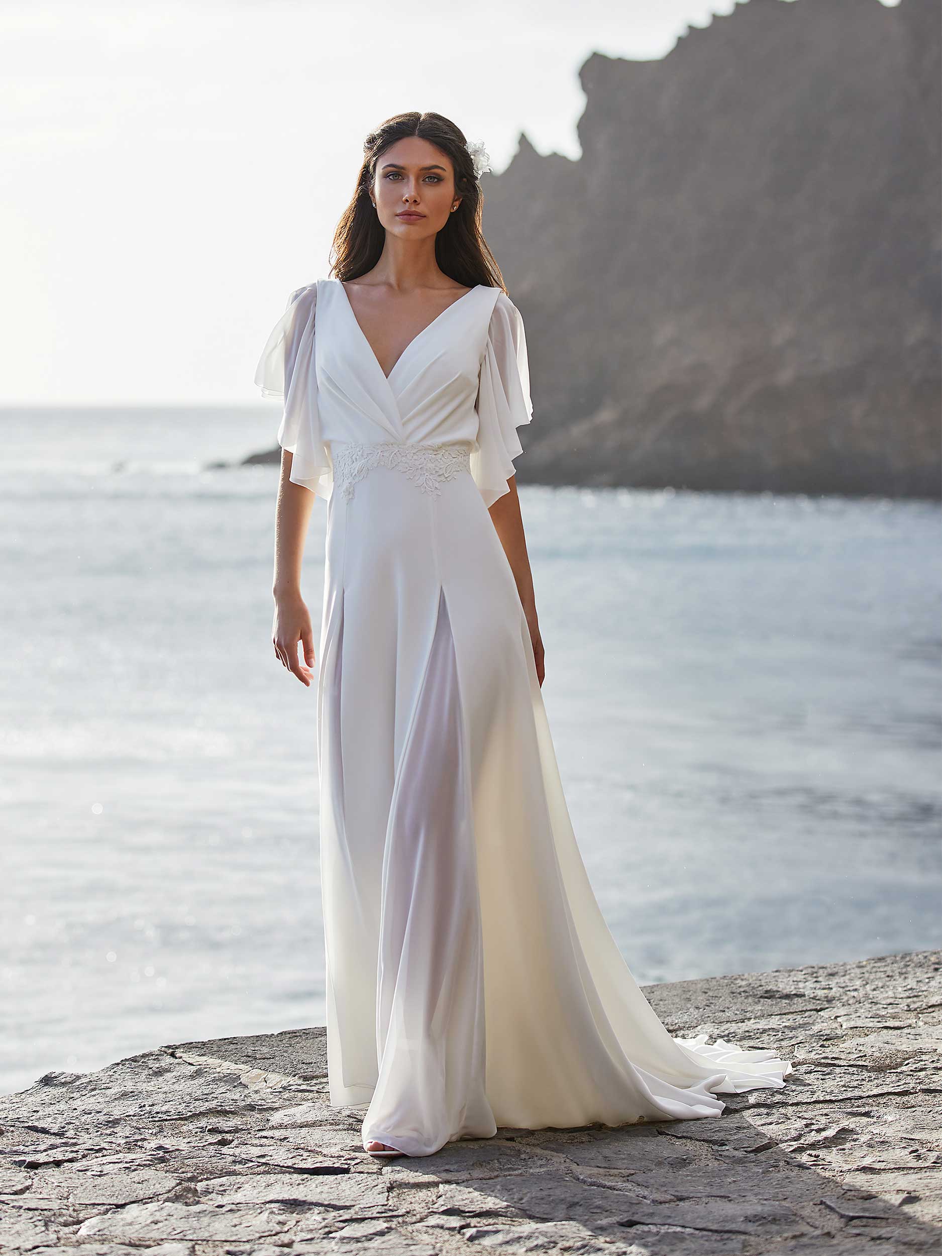 Cómo vestir en tu boda en la playa? | Pronovias