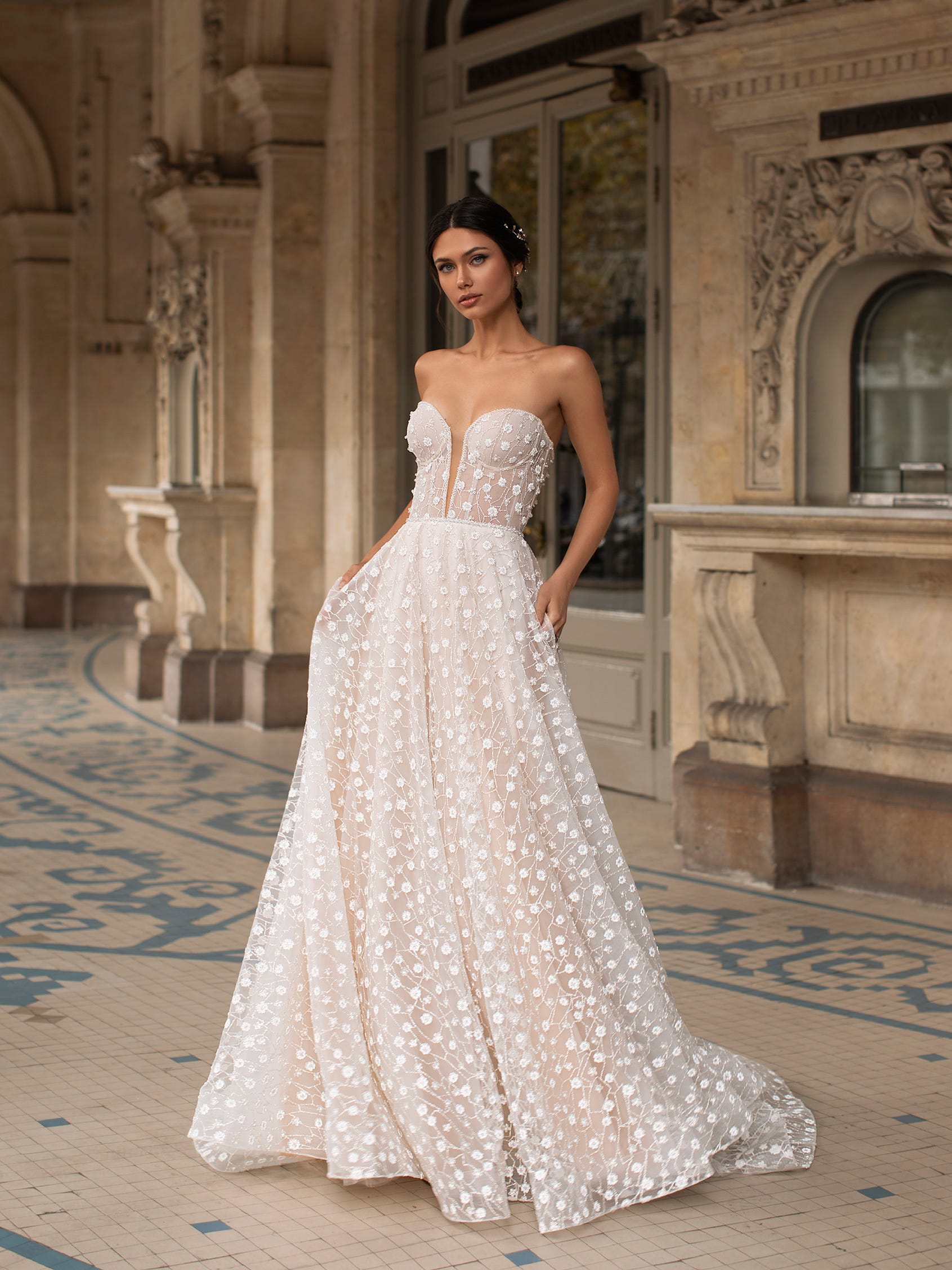Spaghetti Straps Corset Knee-Length A-line Petite Wedding Dress Fiona –  Sparkly Gowns