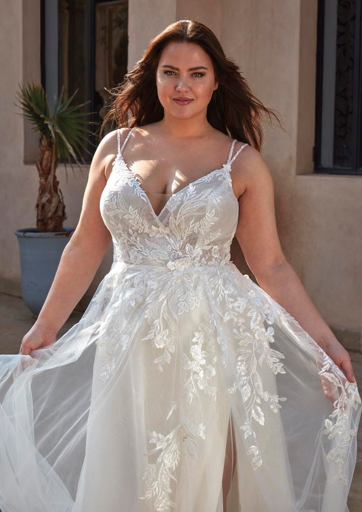 Wedding dress for outlet apple shaped plus size