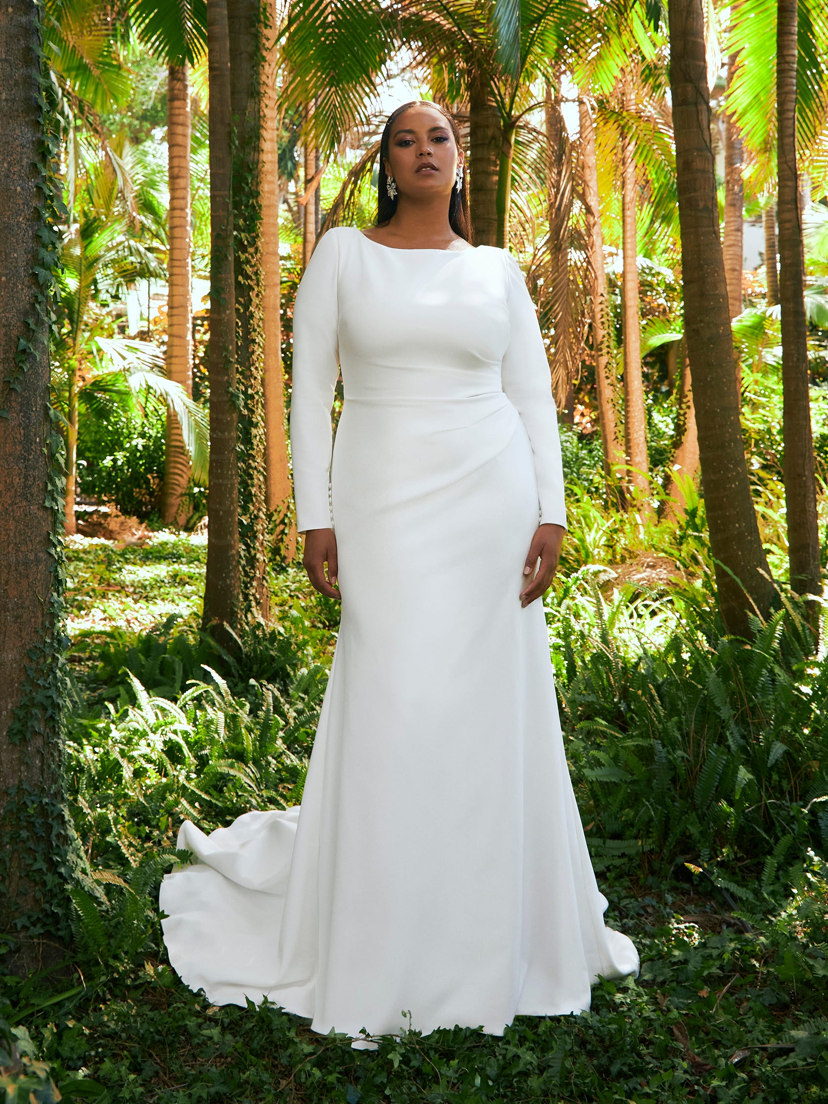 Curvy brides outlet dresses