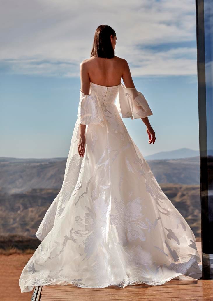Convertible Wedding Dresses with Glamorous Accessories